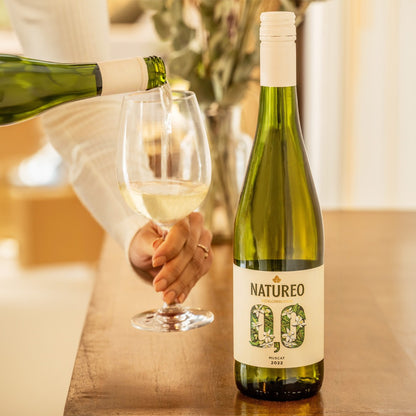 Natureo Muscat Grape Beverage 0.0%, 750ml